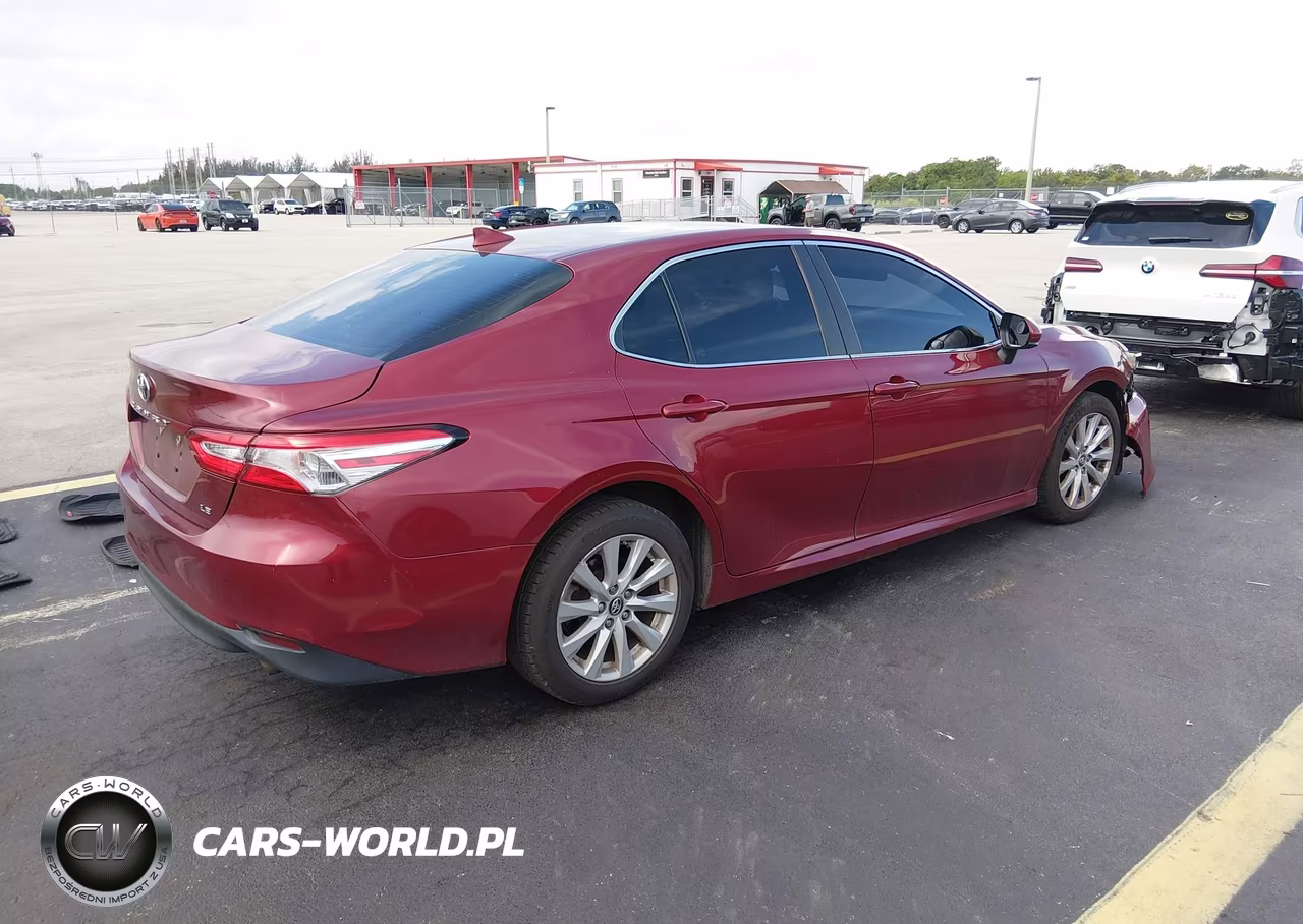 2019 Toyota Camry Le VIN:4T1B11HK2KU757944 - 4