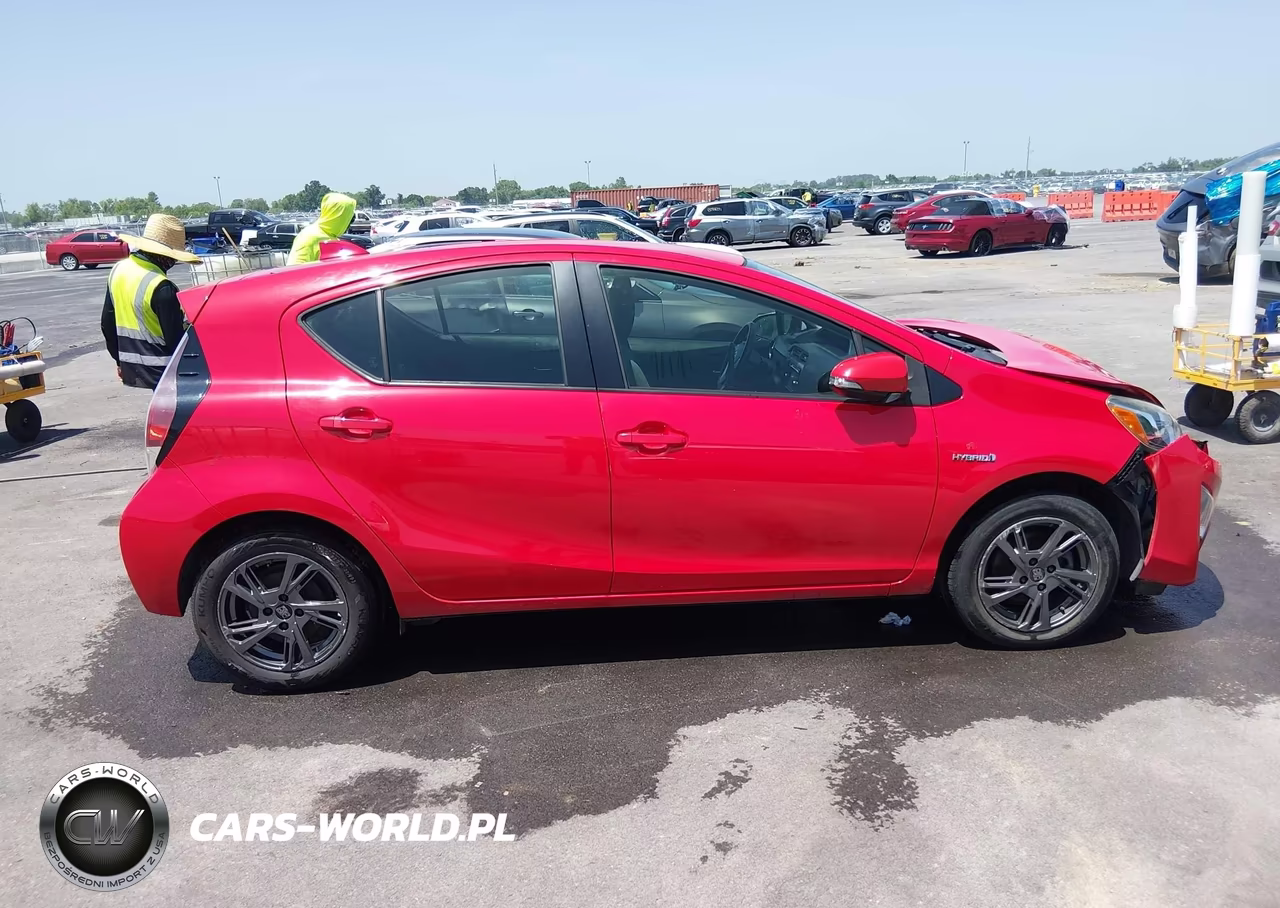 2015 Toyota Prius C Two VIN:JTDKDTB3XF1088001 - 13