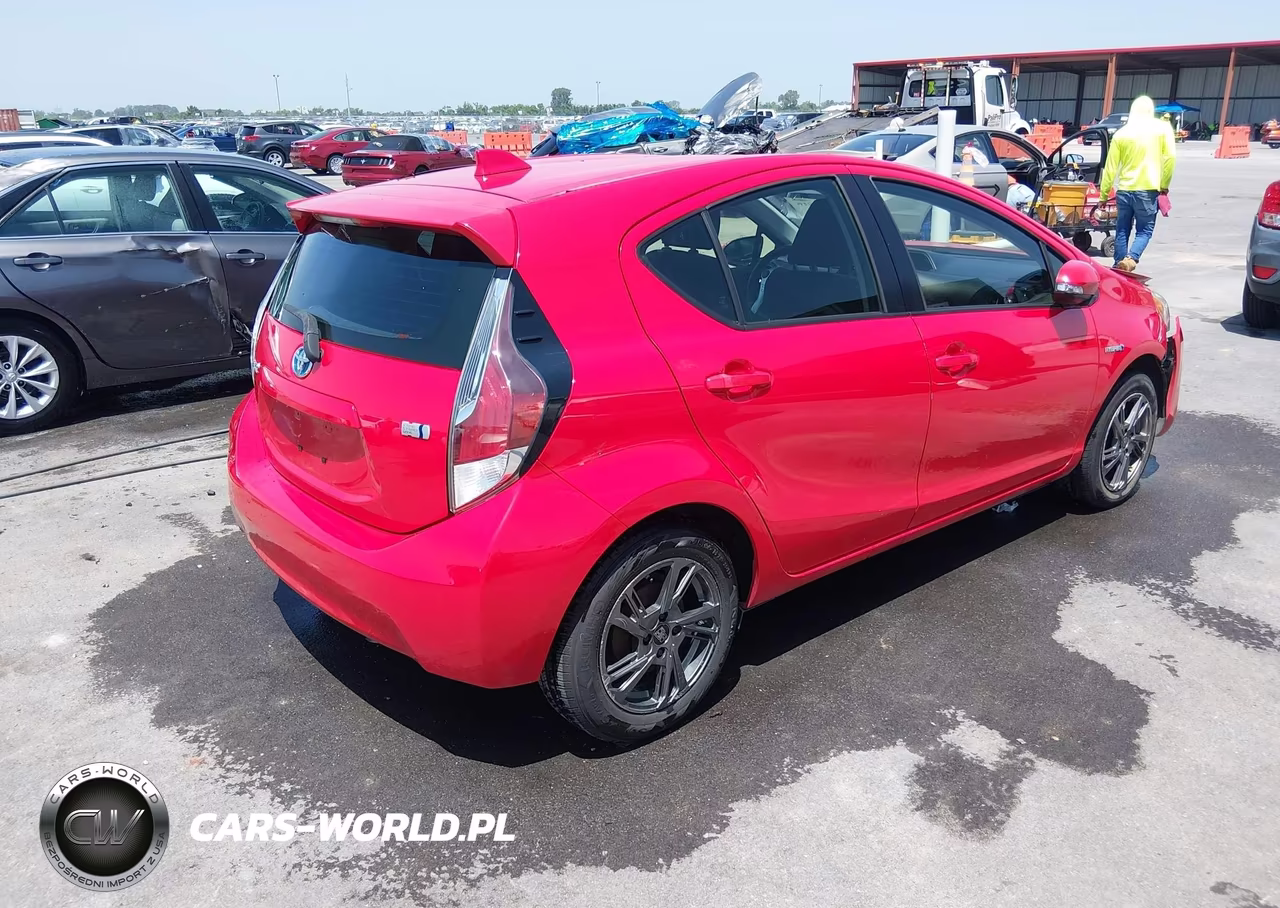 2015 Toyota Prius C Two VIN:JTDKDTB3XF1088001 - 4