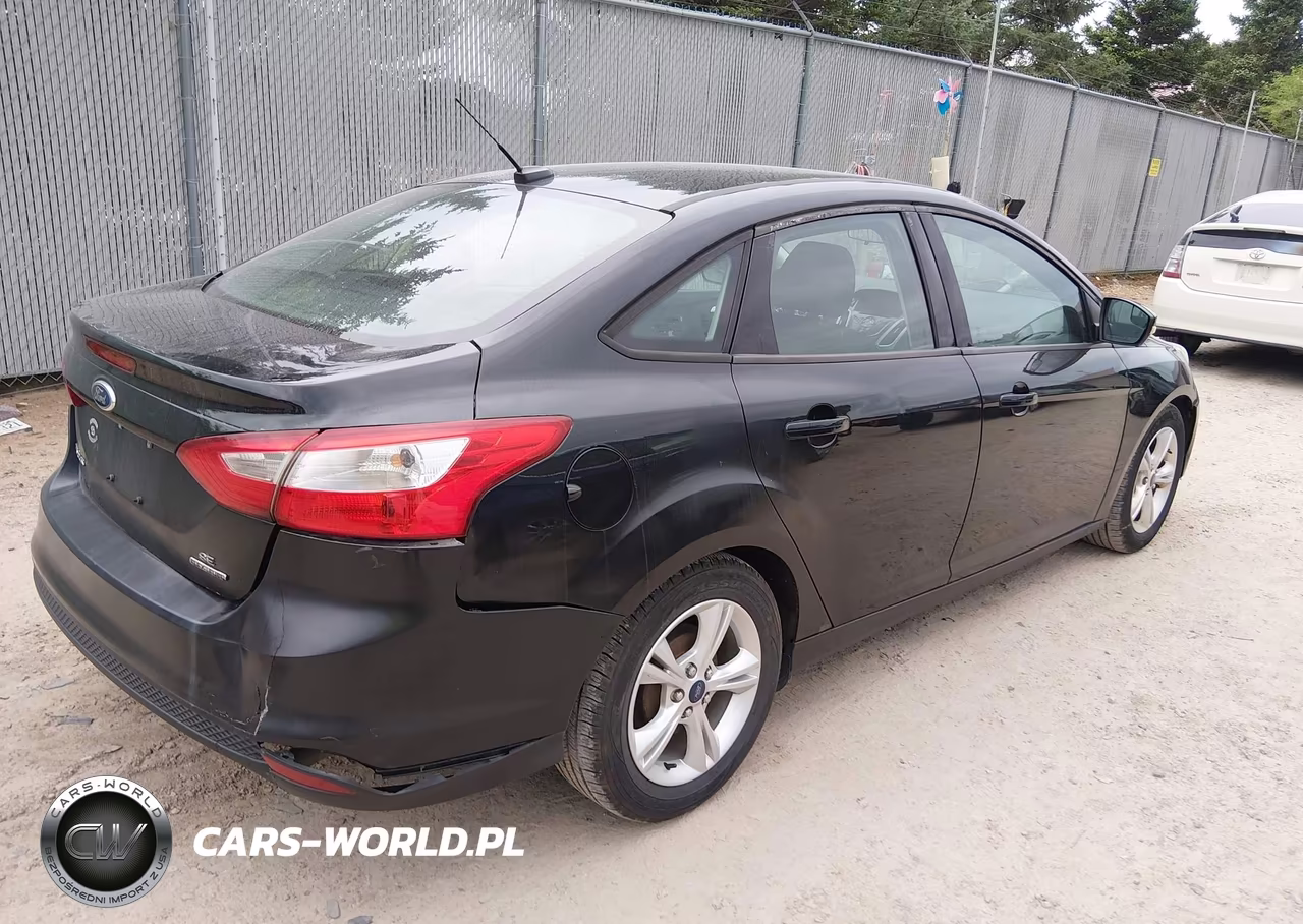 2014 Ford Focus Se VIN:1FADP3F28EL461126 - 4
