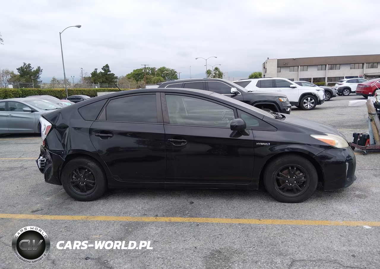 2013 Toyota Prius Two VIN:JTDKN3DU6D5596636 - 13