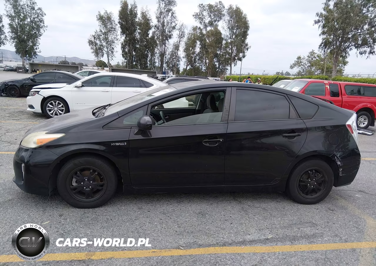2013 Toyota Prius Two VIN:JTDKN3DU6D5596636 - 14