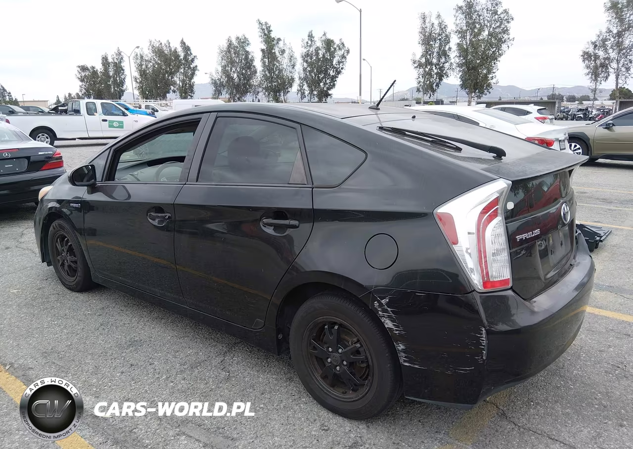 2013 Toyota Prius Two VIN:JTDKN3DU6D5596636 - 3