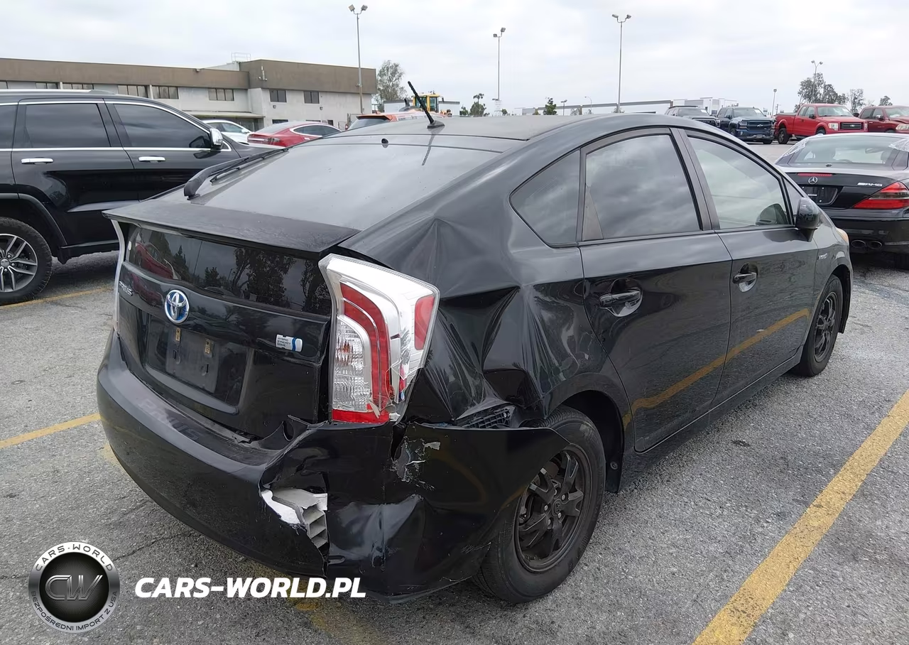2013 Toyota Prius Two VIN:JTDKN3DU6D5596636 - 4