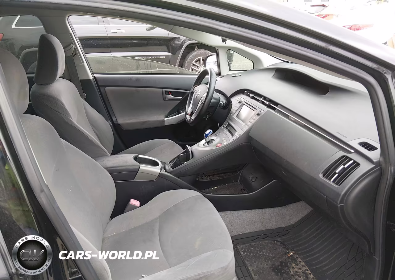 2013 Toyota Prius Two VIN:JTDKN3DU6D5596636 - 5