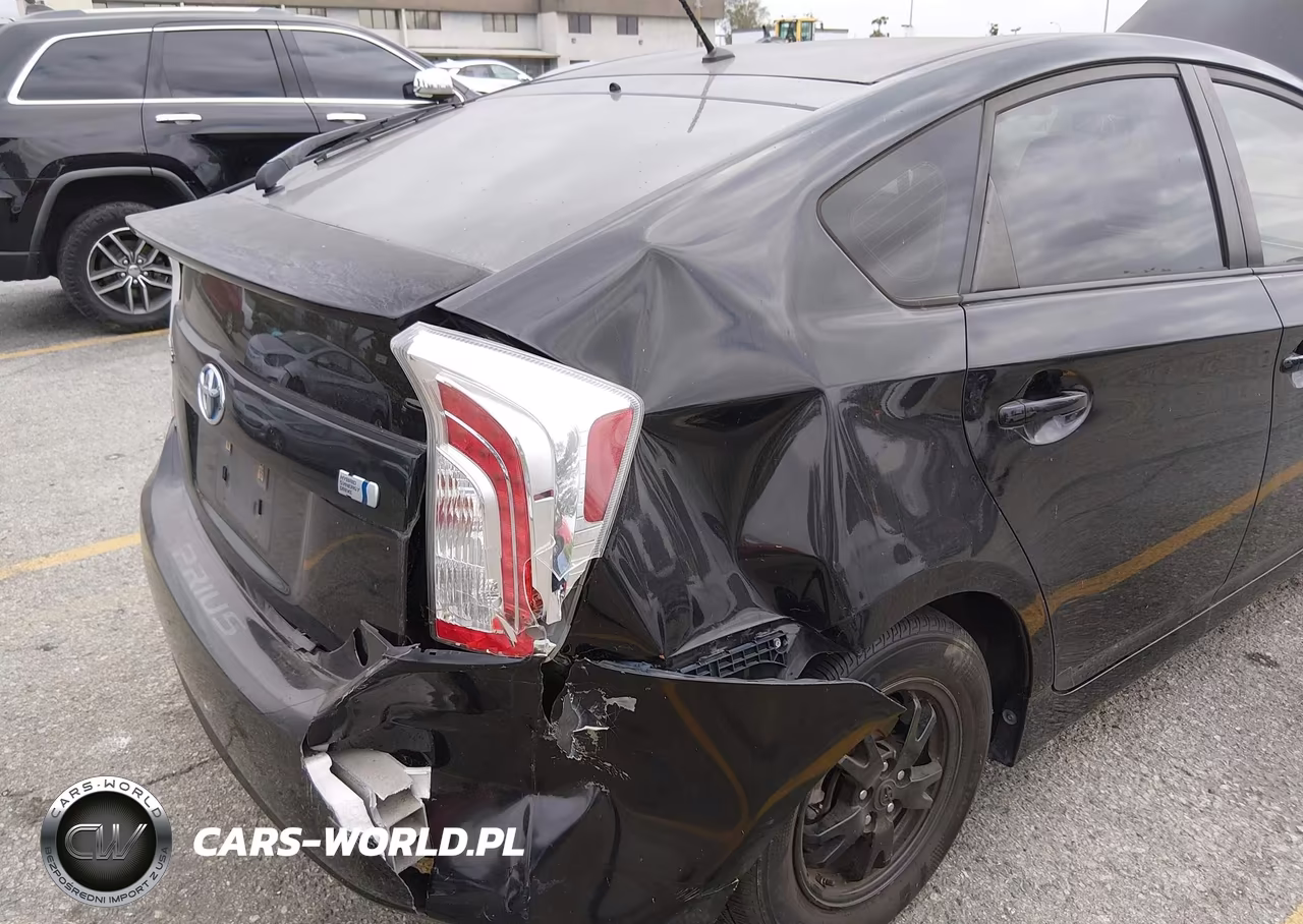 2013 Toyota Prius Two VIN:JTDKN3DU6D5596636 - 6