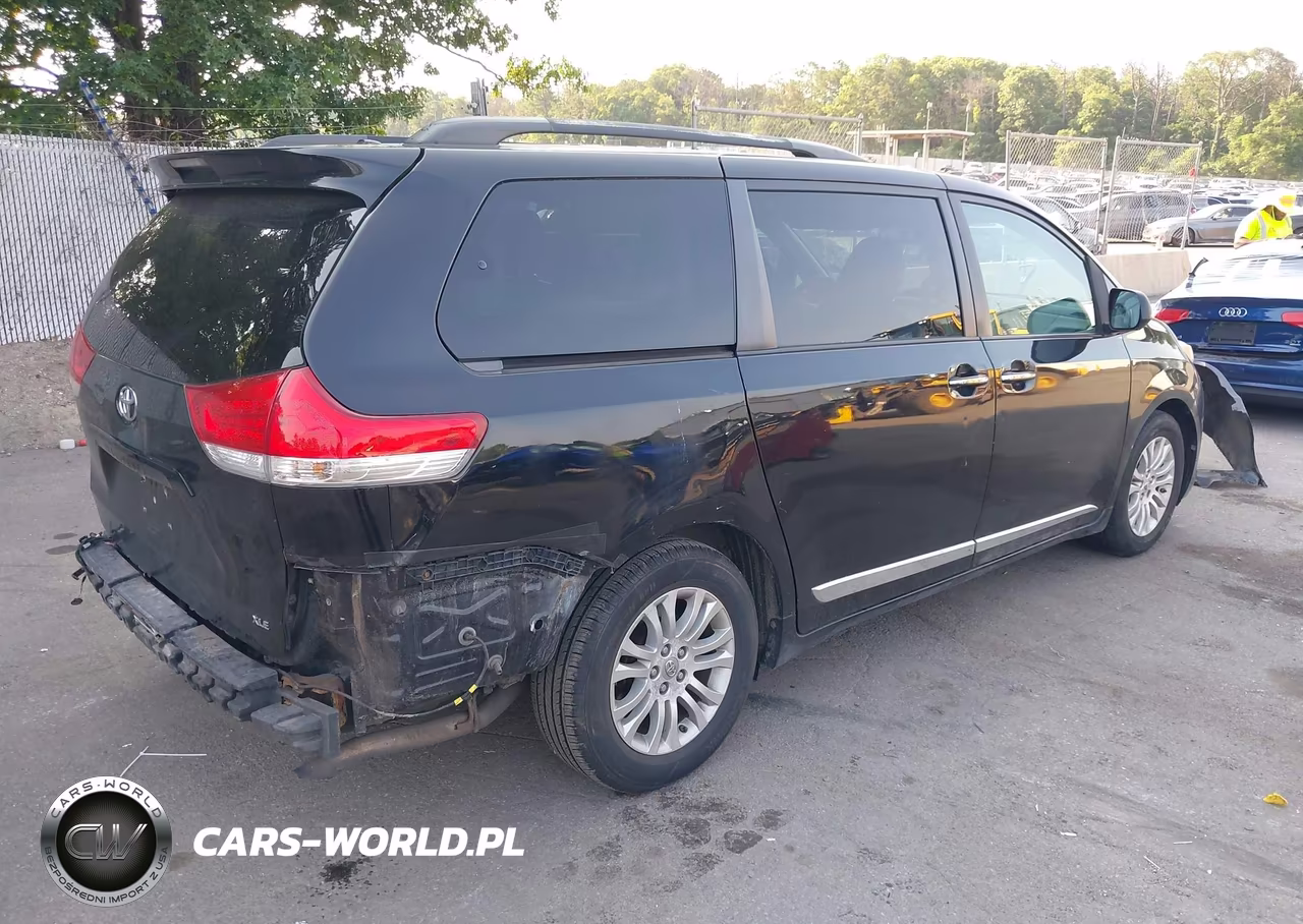 2011 Toyota Sienna Xle V6 VIN:5TDYK3DC7BS158757 - 4