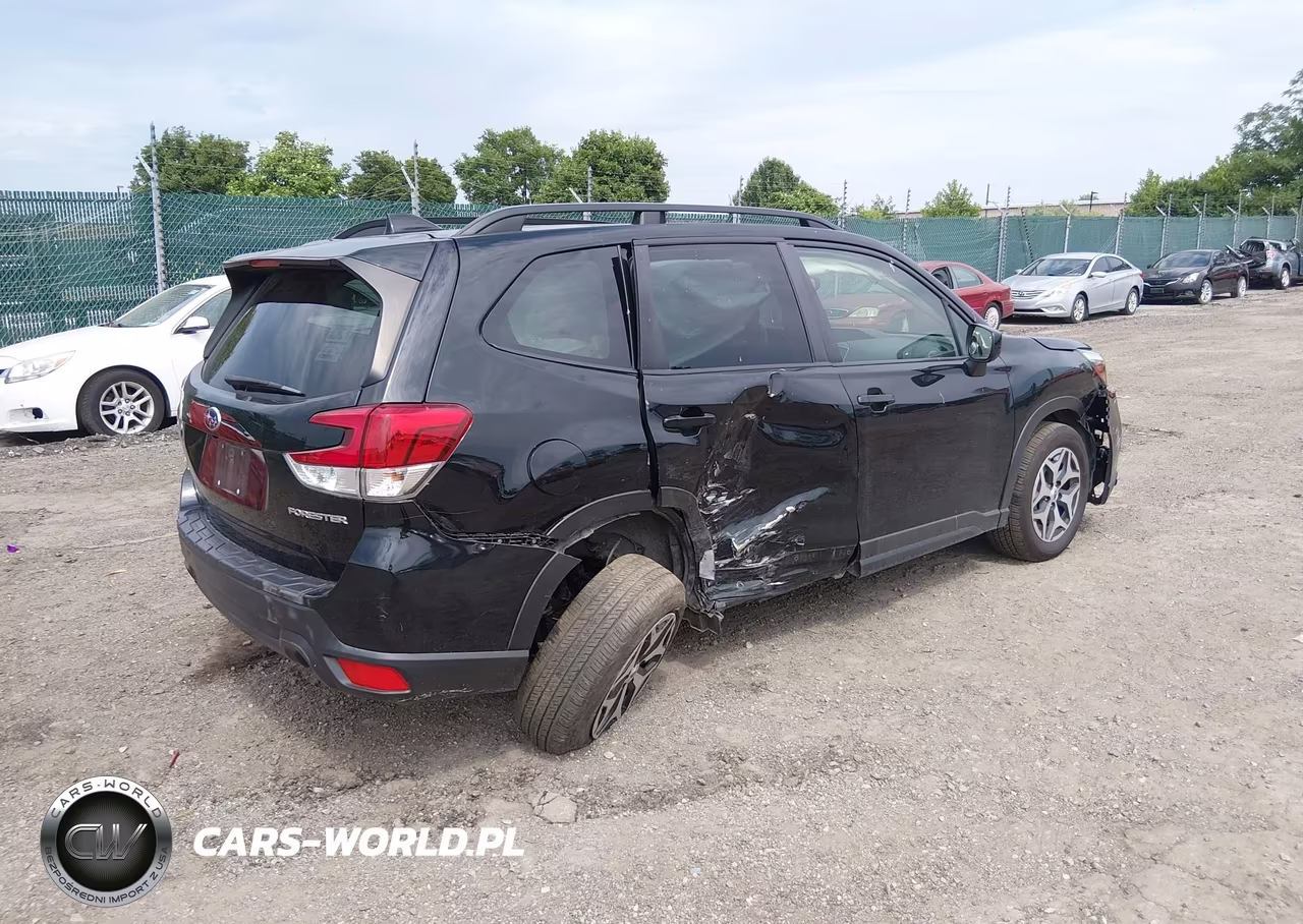 2021 Subaru Forester Premium VIN:JF2SKAFC1MH484070 - 4