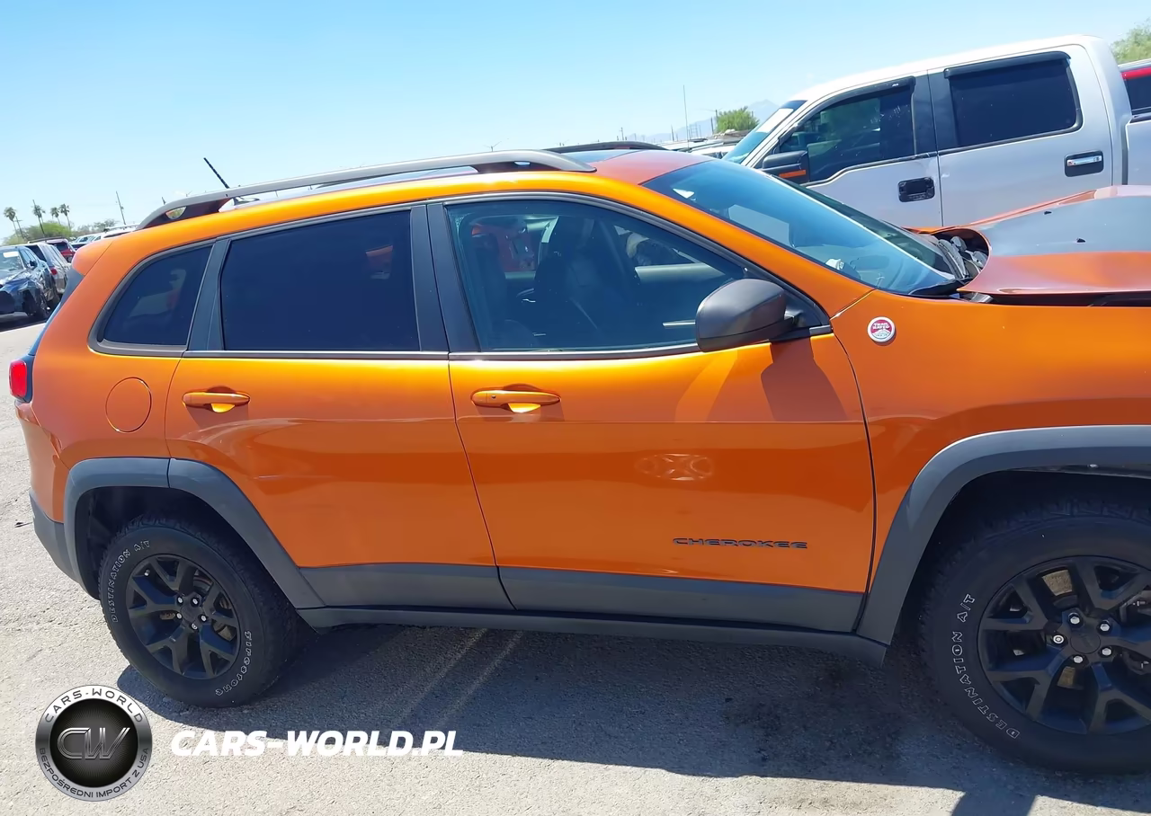 2015 Jeep Cherokee Trailhawk VIN:1C4PJMBS8FW693973 - 13