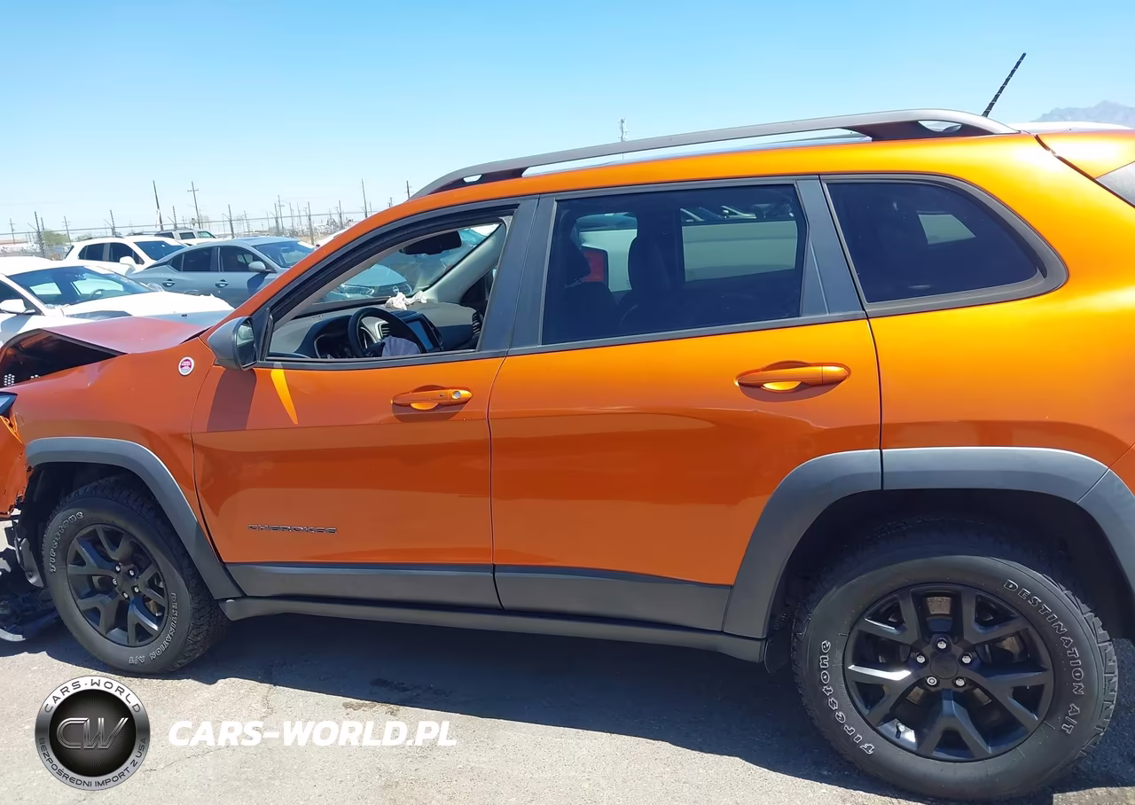 2015 Jeep Cherokee Trailhawk VIN:1C4PJMBS8FW693973 - 14