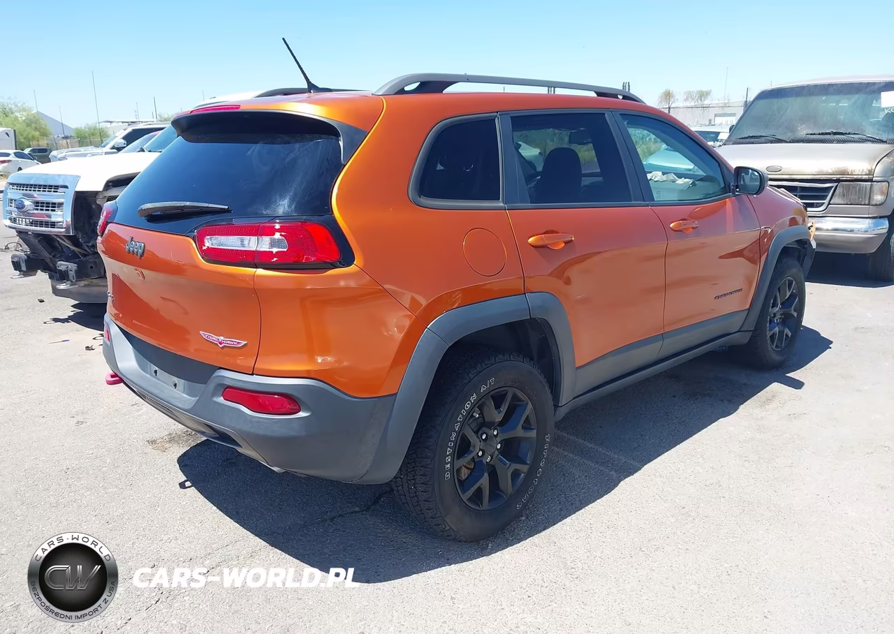 2015 Jeep Cherokee Trailhawk VIN:1C4PJMBS8FW693973 - 4