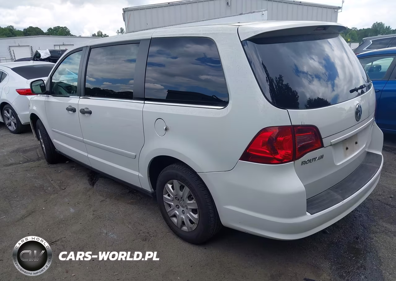 2010 Volkswagen Routan S VIN:2V4RW4D13AR395269 - 3
