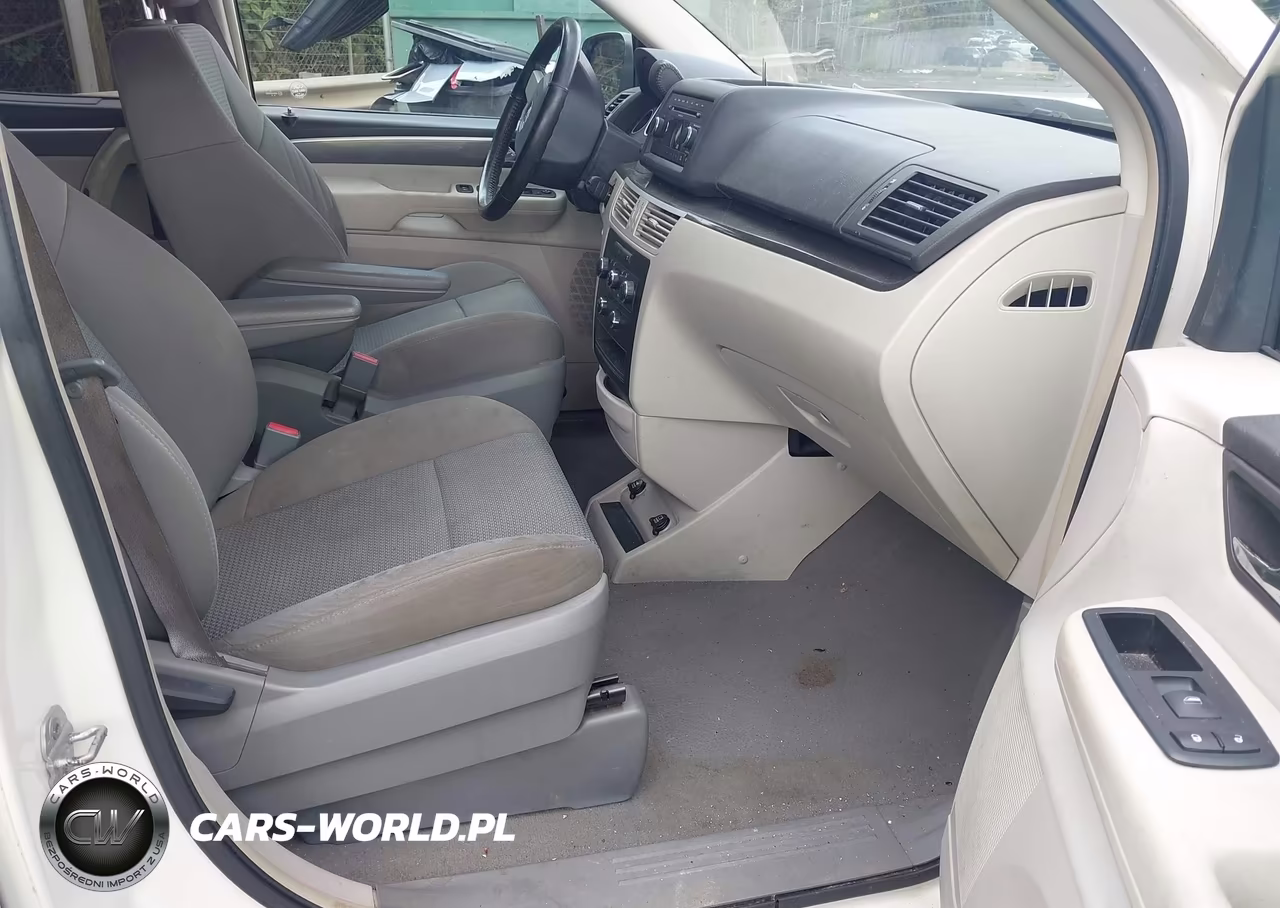 2010 Volkswagen Routan S VIN:2V4RW4D13AR395269 - 5
