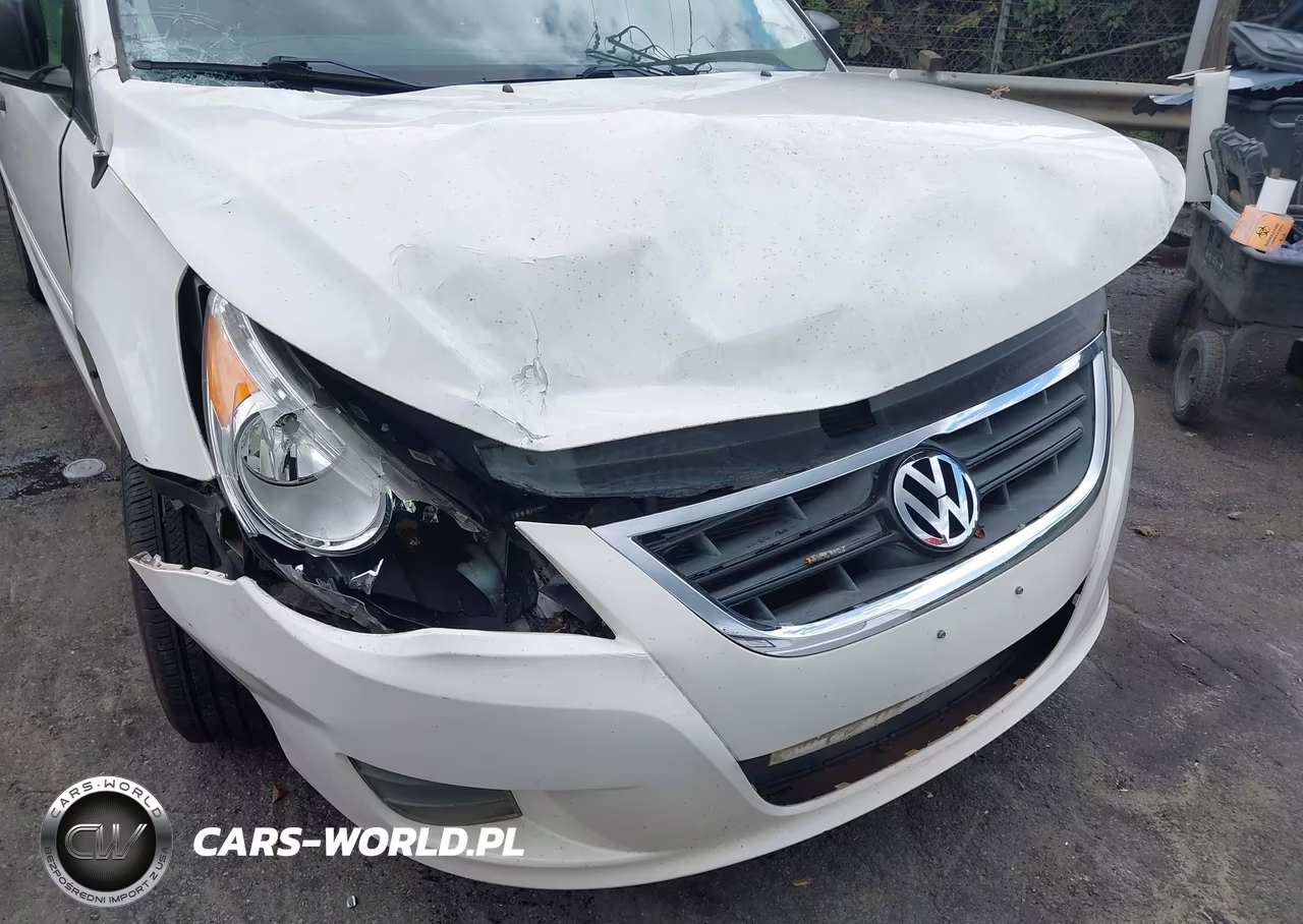 2010 Volkswagen Routan S VIN:2V4RW4D13AR395269 - 6