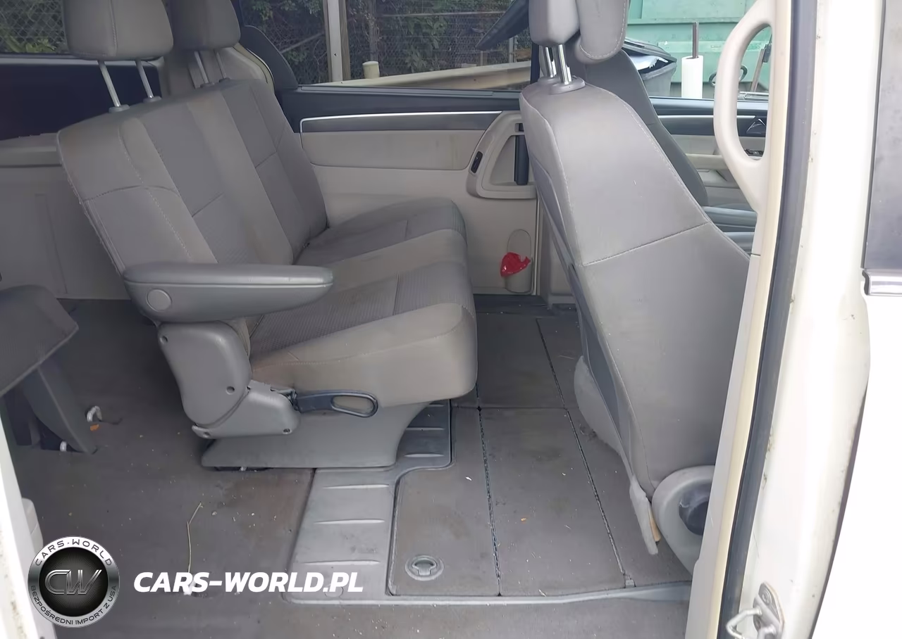 2010 Volkswagen Routan S VIN:2V4RW4D13AR395269 - 8
