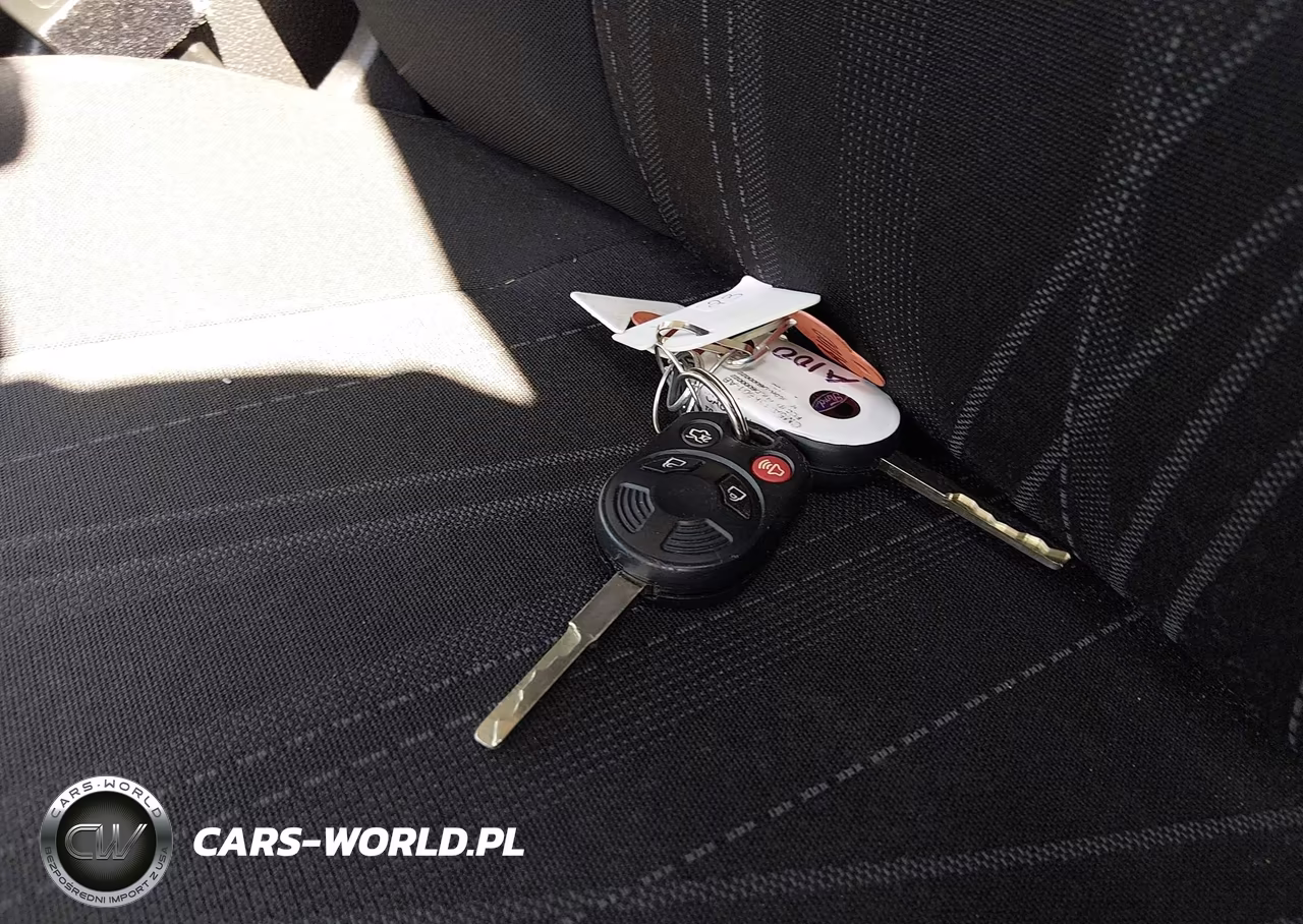 2018 Ford Focus Se VIN:1FADP3F24JL328258 - 11
