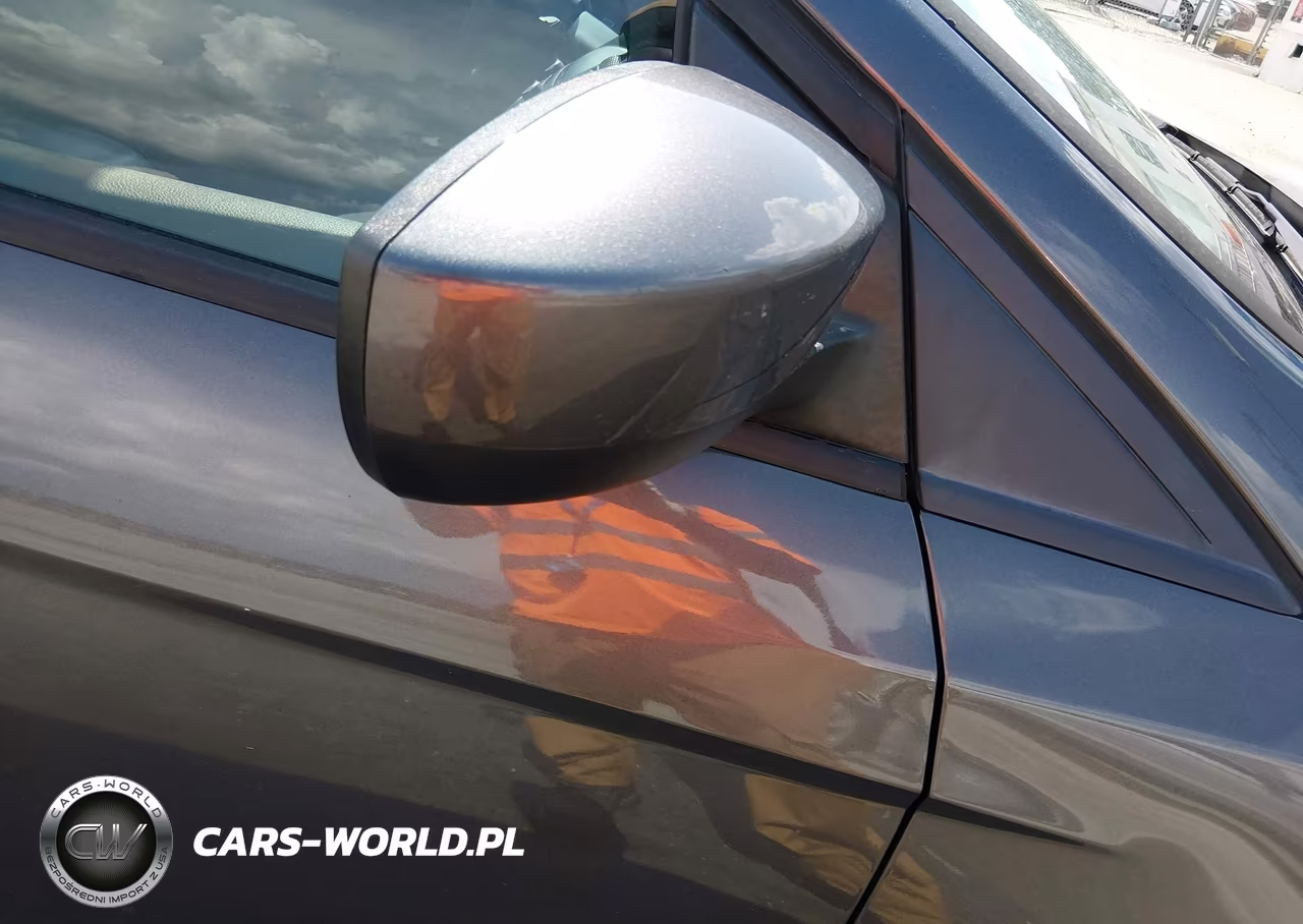 2018 Ford Focus Se VIN:1FADP3F24JL328258 - 16