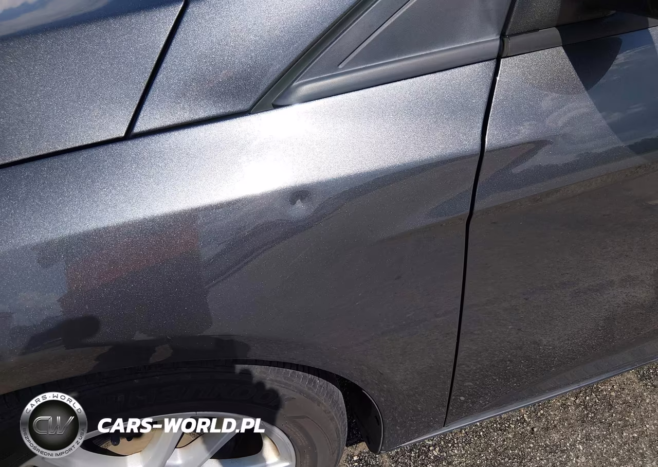 2018 Ford Focus Se VIN:1FADP3F24JL328258 - 6