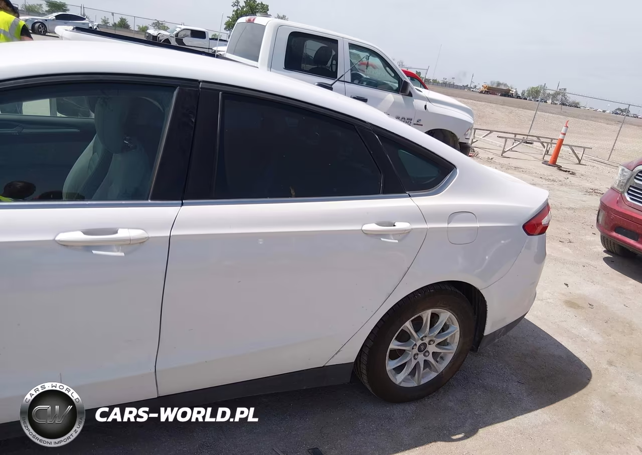 2015 Ford Fusion S VIN:3FA6P0G71FR138816 - 13