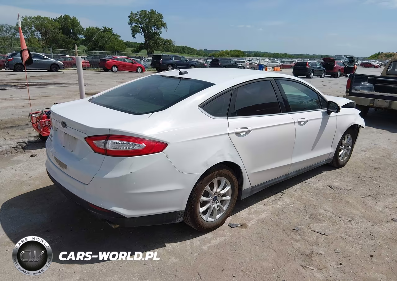 2015 Ford Fusion S VIN:3FA6P0G71FR138816 - 4