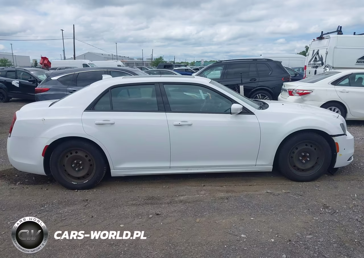 2016 Chrysler 300 300S Alloy Edition VIN:2C3CCABG8GH304546 - 14