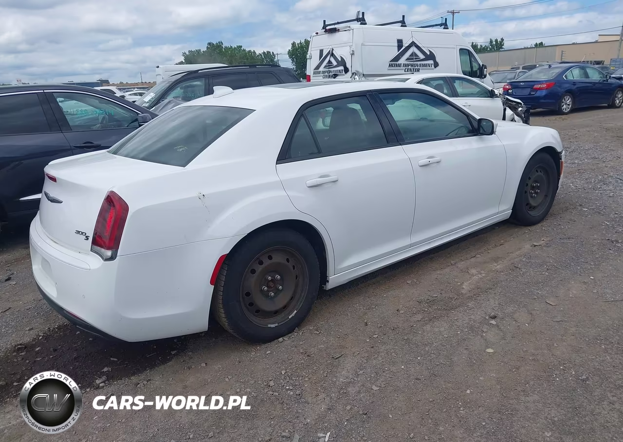 2016 Chrysler 300 300S Alloy Edition VIN:2C3CCABG8GH304546 - 4