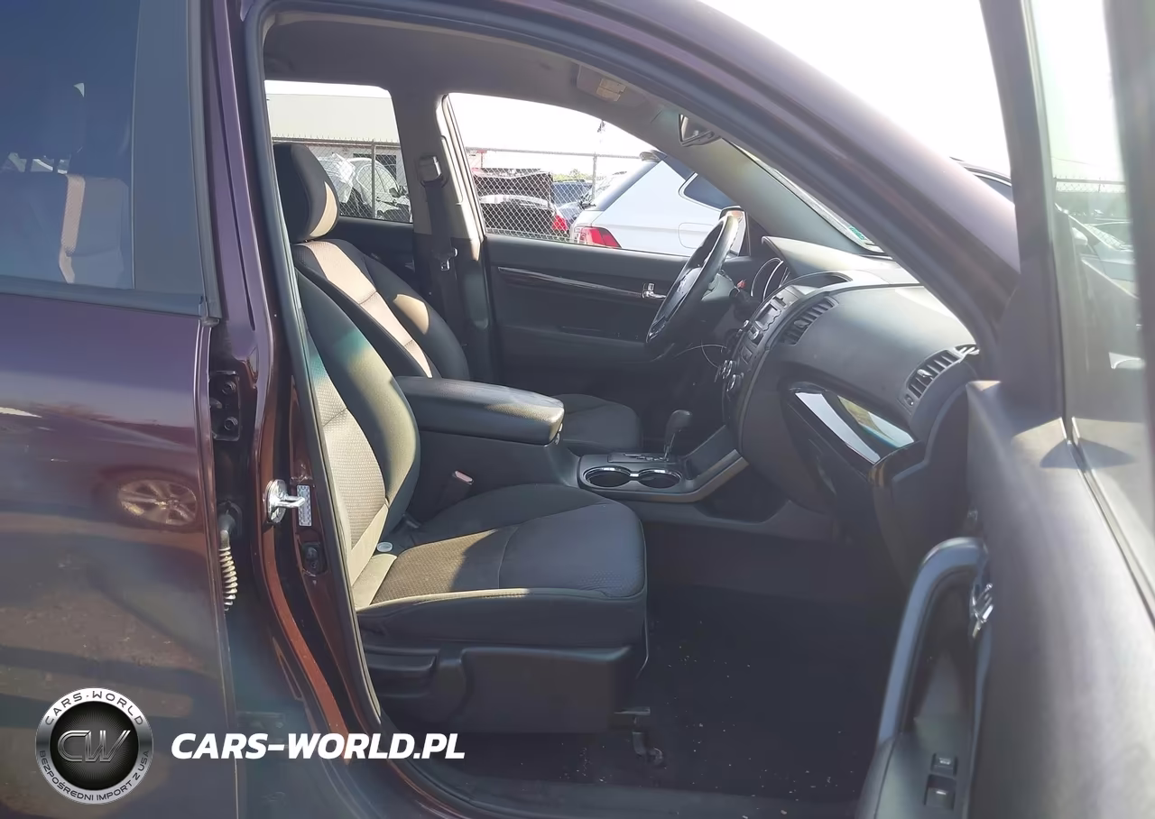 2011 Kia Sorento Lx VIN:5XYKTDA12BG054329 - 5