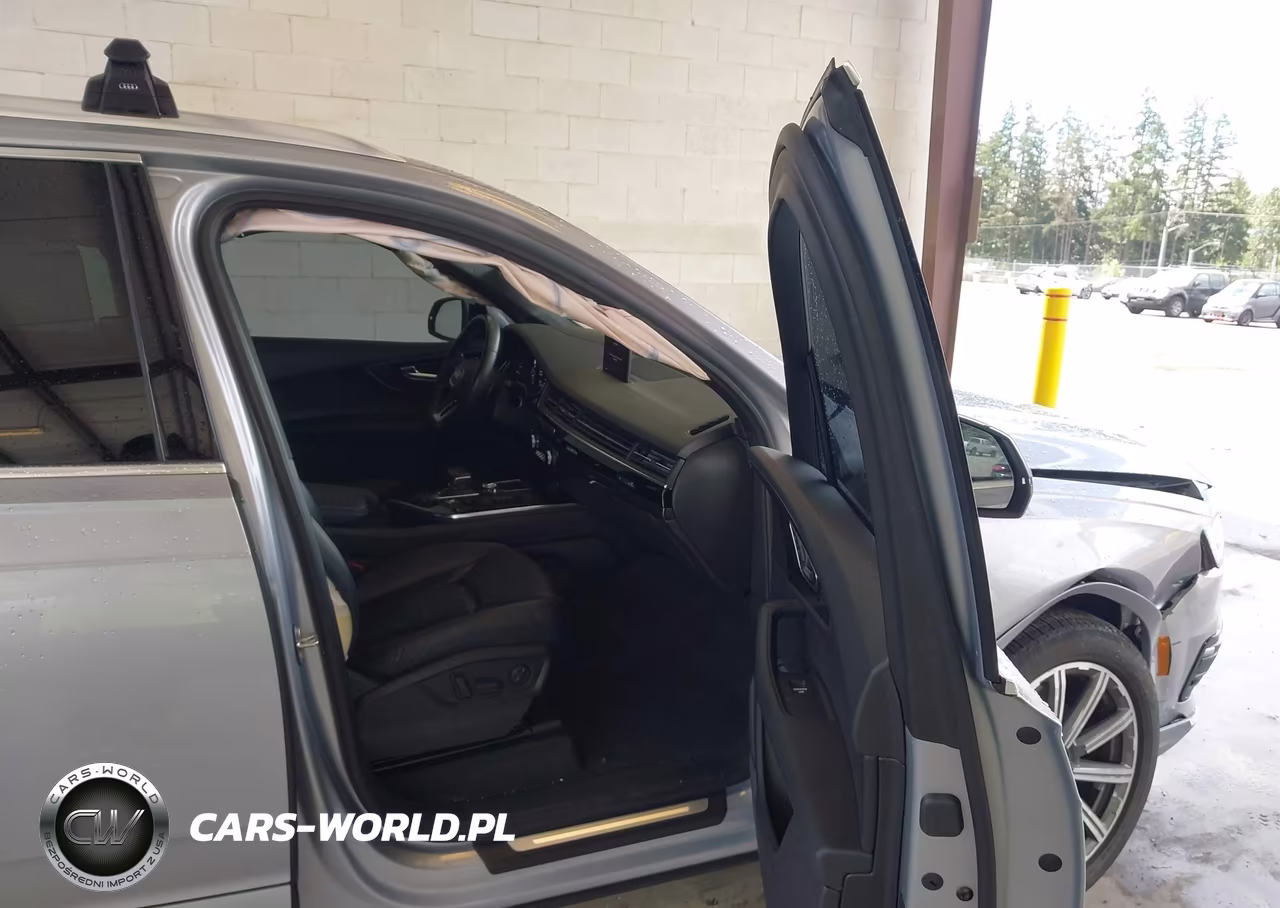 2018 Audi Q7 3.0T Premium VIN:WA1VAAF77JD048239 - 5