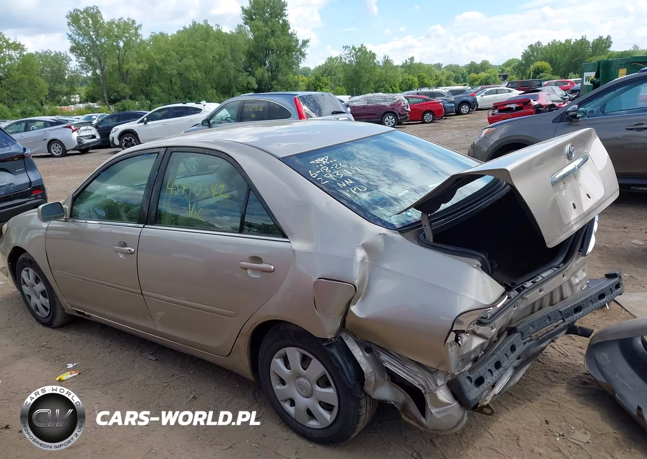 2003 Toyota Camry Le VIN:JTDBE32KX30203699 - 15