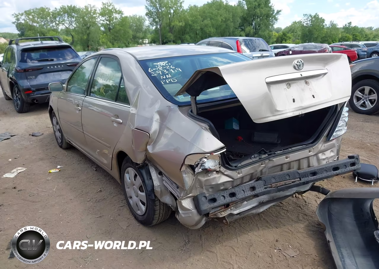 2003 Toyota Camry Le VIN:JTDBE32KX30203699 - 3