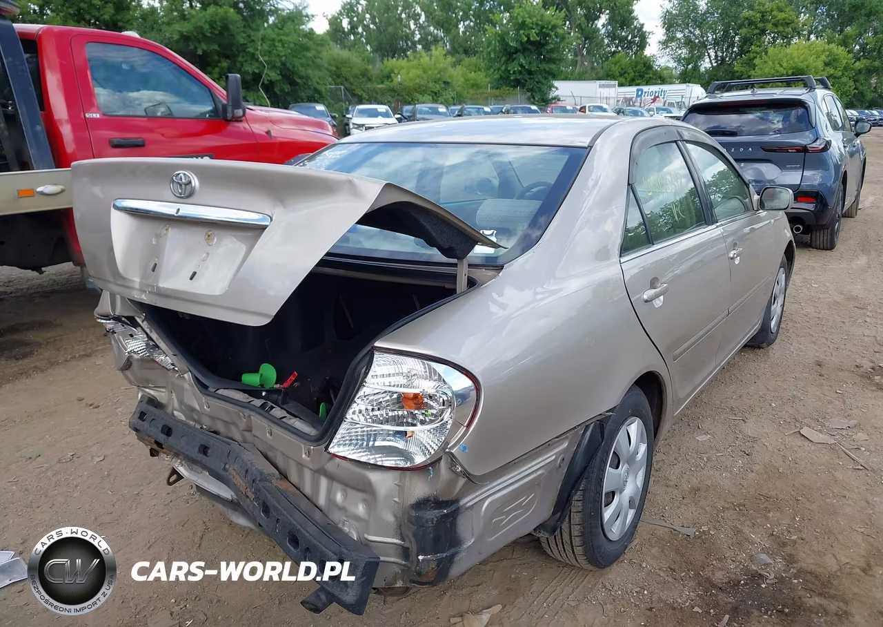 2003 Toyota Camry Le VIN:JTDBE32KX30203699 - 4
