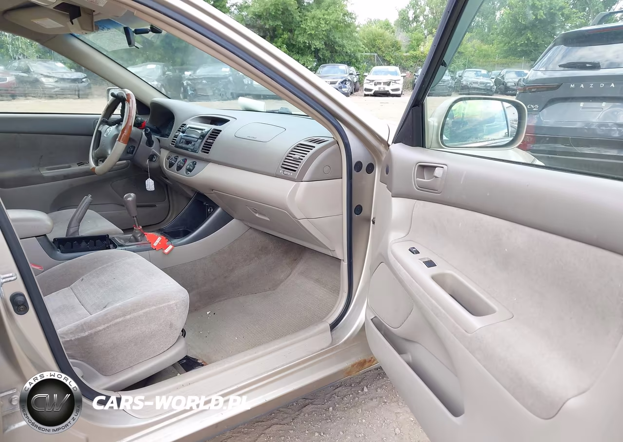 2003 Toyota Camry Le VIN:JTDBE32KX30203699 - 5