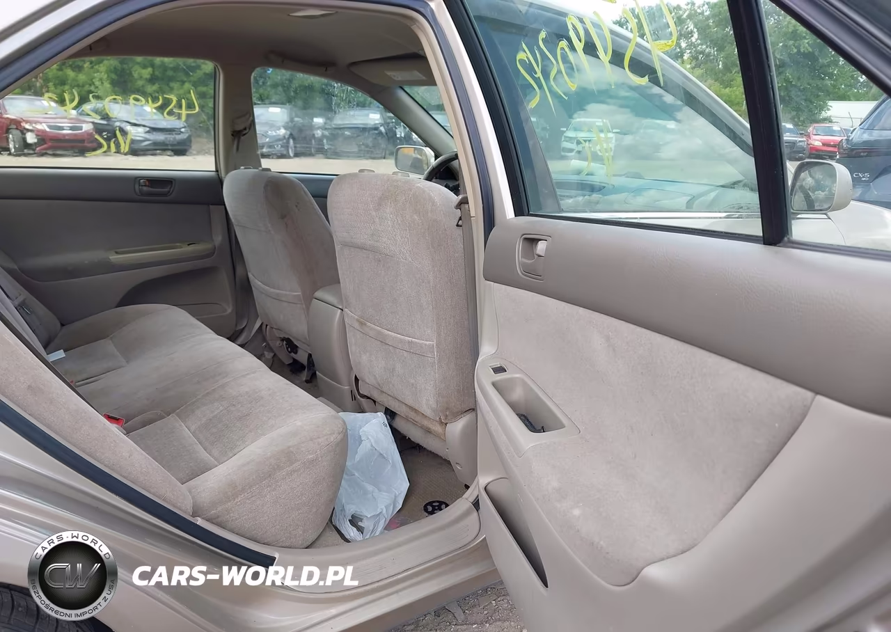 2003 Toyota Camry Le VIN:JTDBE32KX30203699 - 8