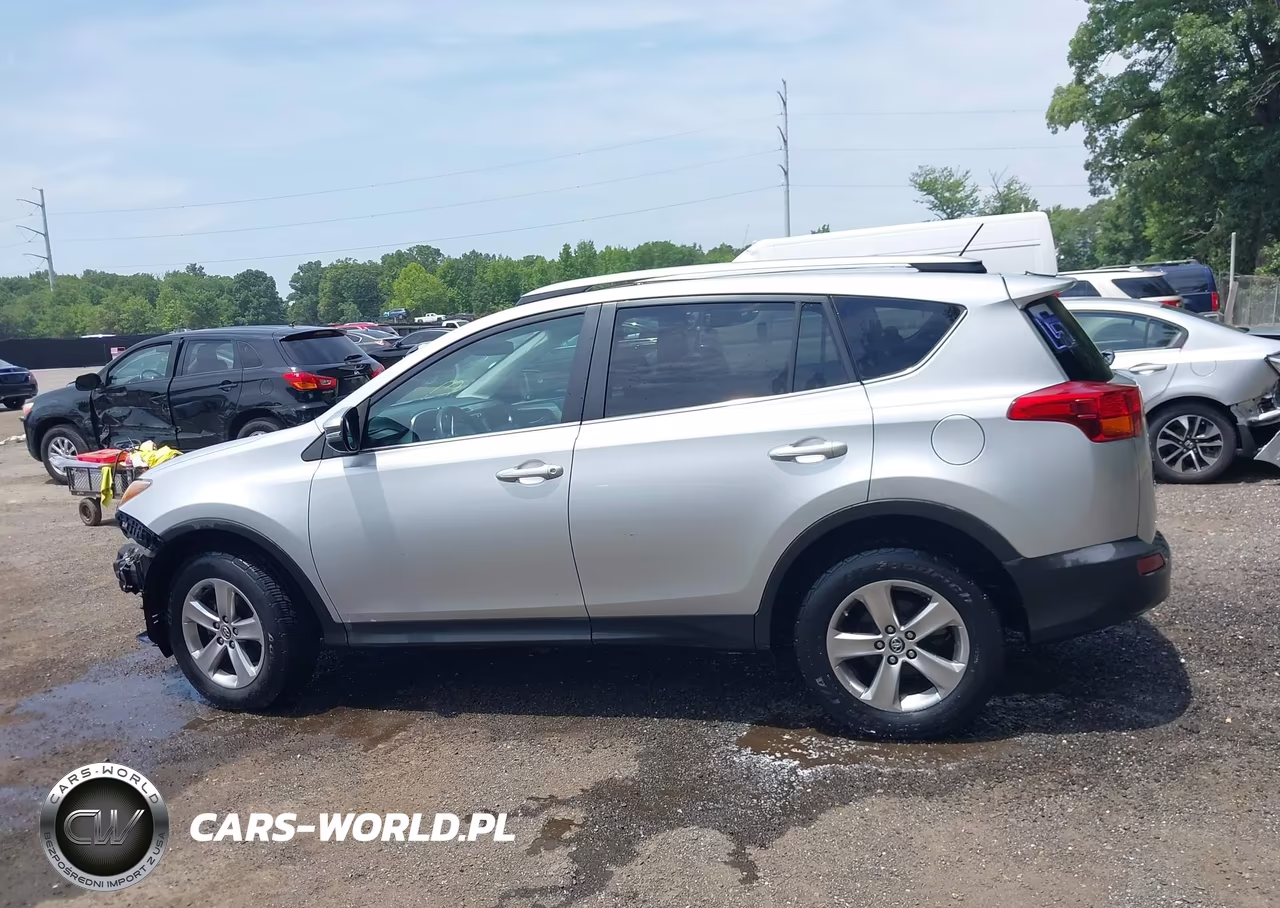 2015 Toyota Rav4 Xle VIN:2T3RFREV7FW370588 - 13
