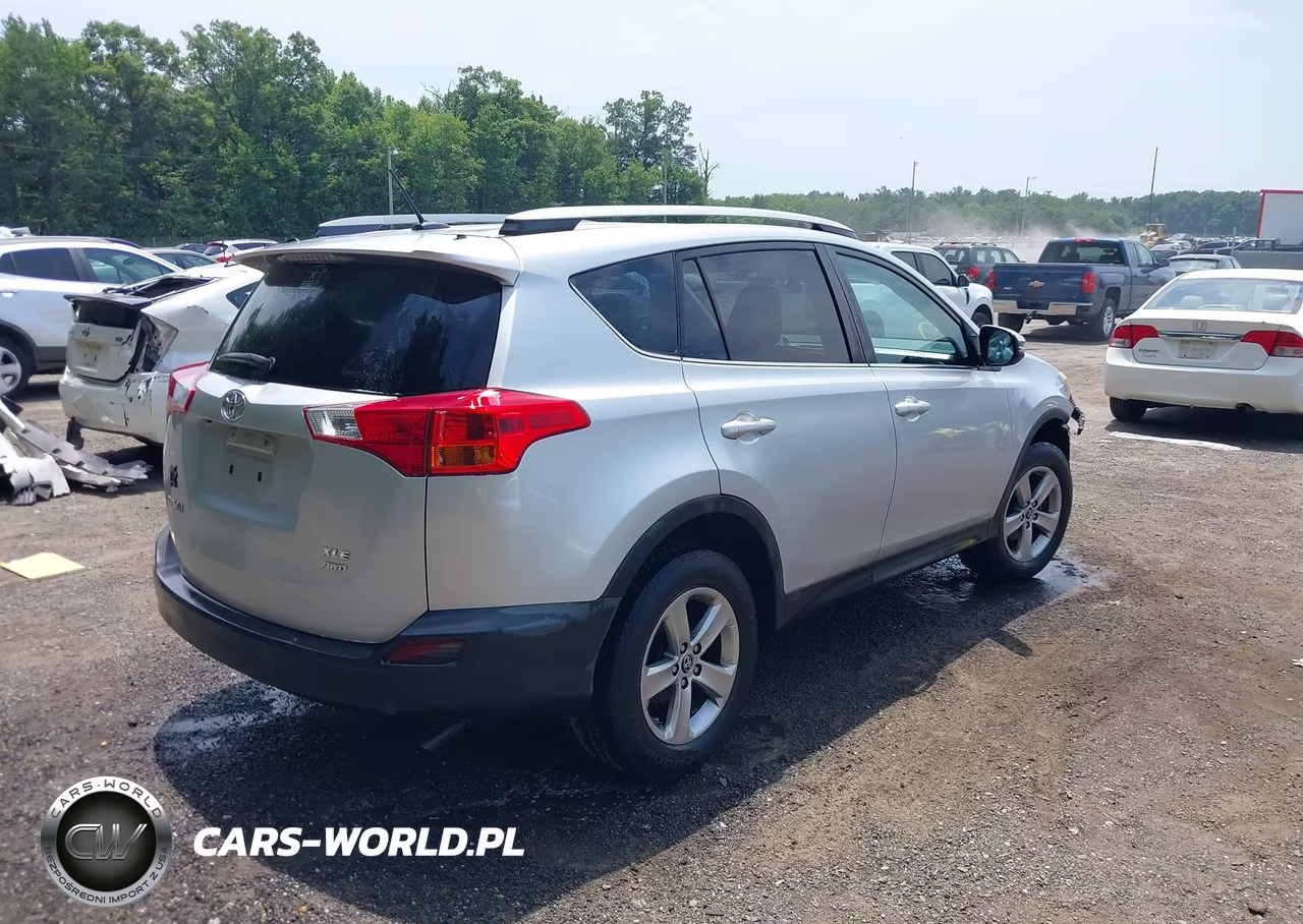2015 Toyota Rav4 Xle VIN:2T3RFREV7FW370588 - 4