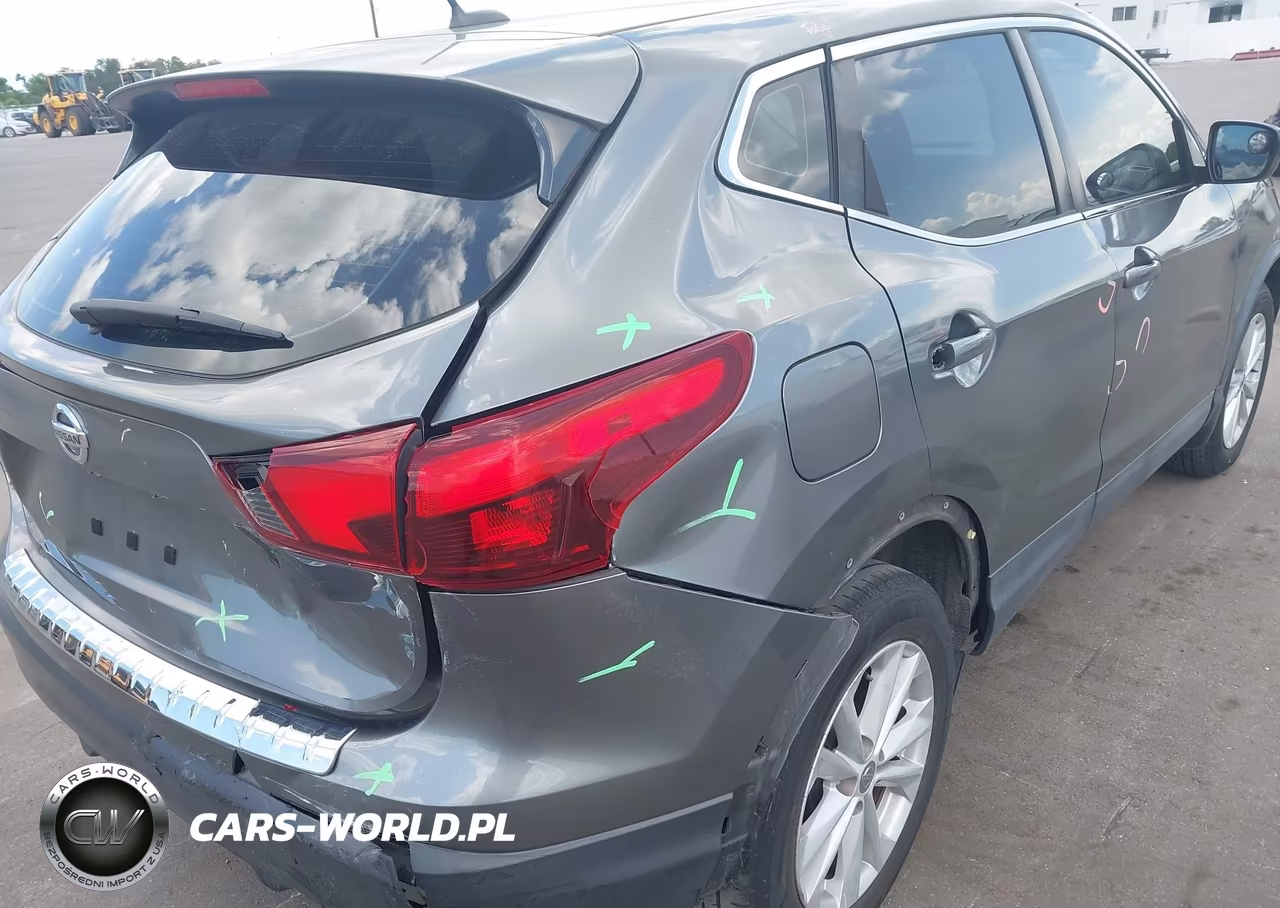 2018 Nissan Rogue Sport S VIN:JN1BJ1CP7JW101221 - 17