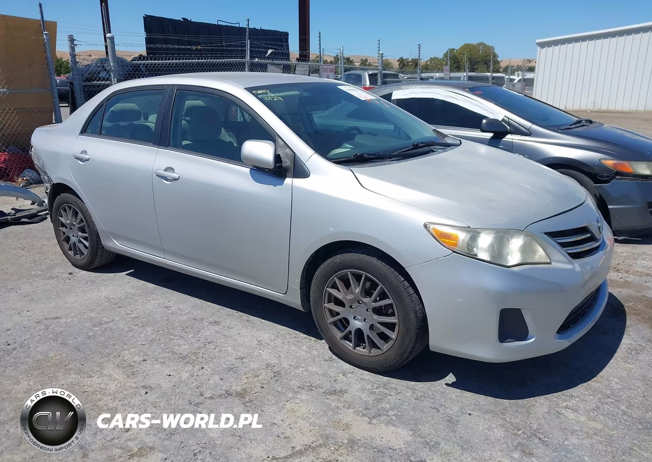 2013 Toyota Corolla Le – zdjęcie 1 z 17