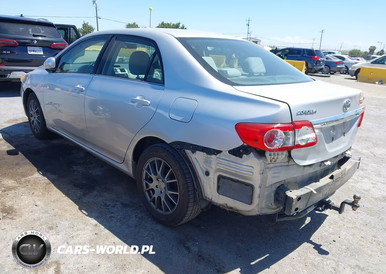 2013 Toyota Corolla Le VIN:5YFBU4EE8DP128149 - 3