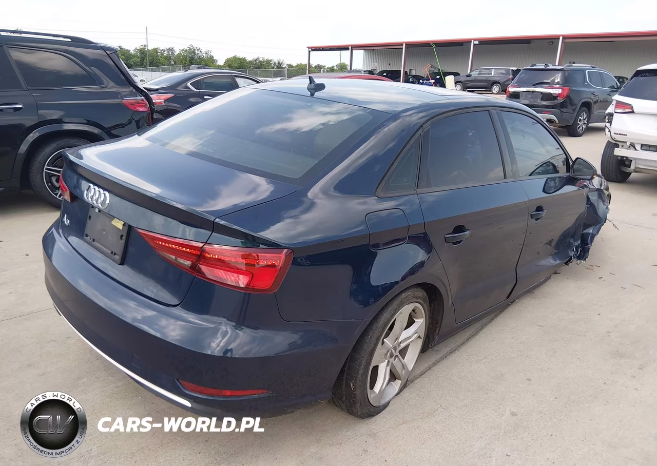 2018 Audi A3 VIN:WAUAUGFF4J1040250 - 4