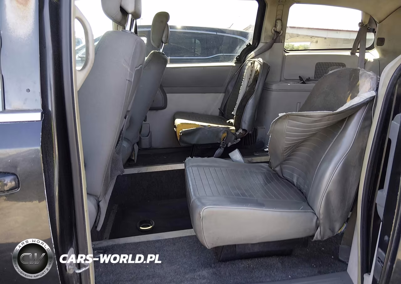 2010 Chrysler Town & Country Touring VIN:2A4RR5D19AR266986 - 8