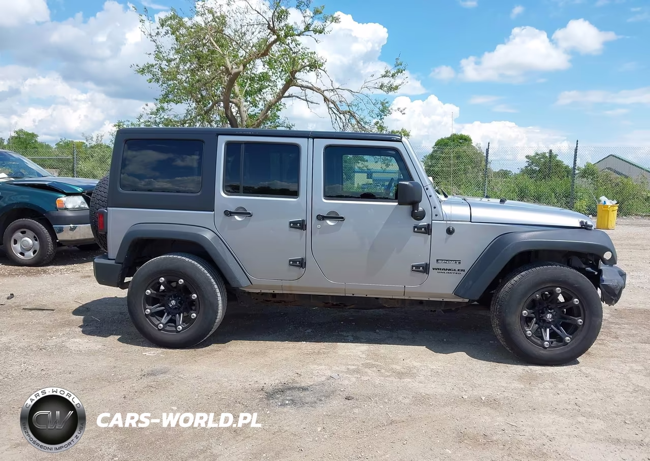 2013 Jeep Wrangler Unlimited Sport VIN:1C4BJWDG0DL631156 - 13