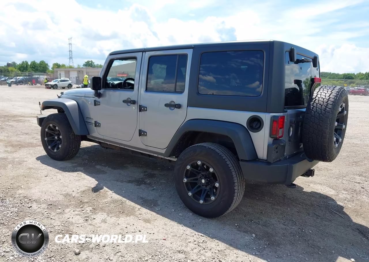 2013 Jeep Wrangler Unlimited Sport VIN:1C4BJWDG0DL631156 - 3