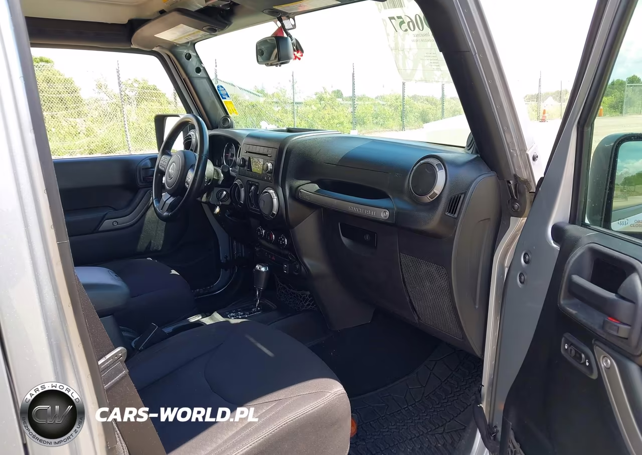 2013 Jeep Wrangler Unlimited Sport VIN:1C4BJWDG0DL631156 - 5