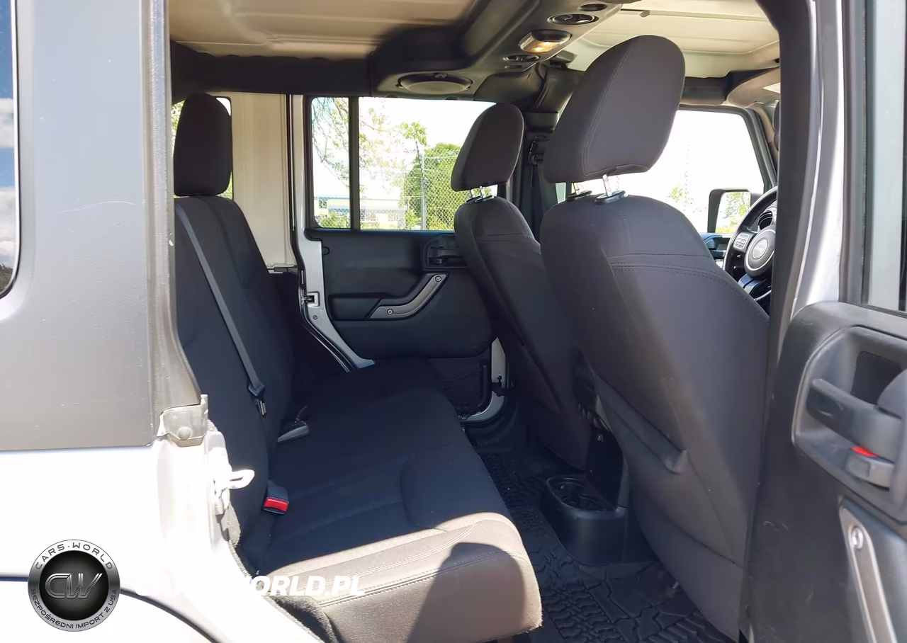 2013 Jeep Wrangler Unlimited Sport VIN:1C4BJWDG0DL631156 - 8