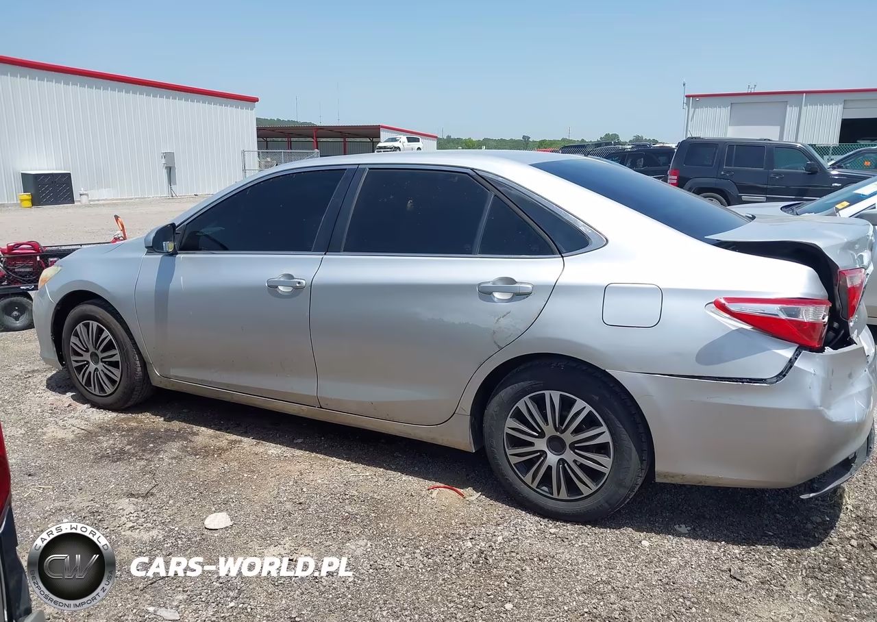 2015 Toyota Camry Le VIN:4T4BF1FK9FR516334 - 14