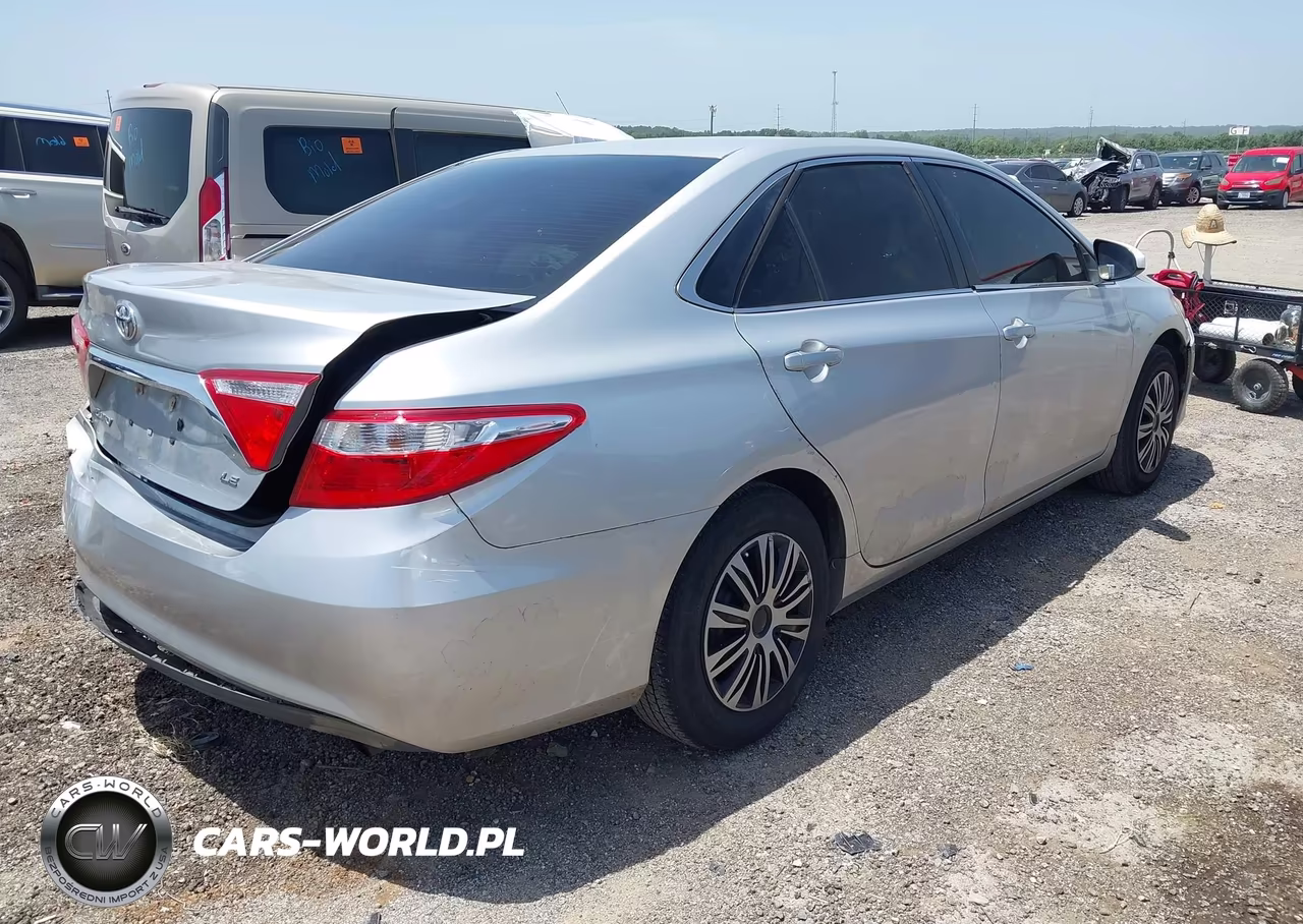 2015 Toyota Camry Le VIN:4T4BF1FK9FR516334 - 4