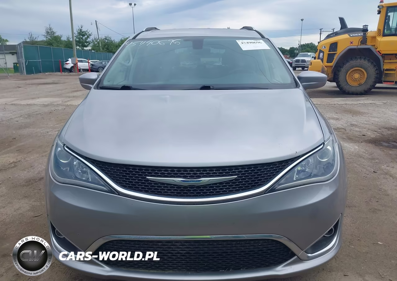 2017 Chrysler Pacifica Touring-L Plus VIN:2C4RC1EG1HR543630 - 12