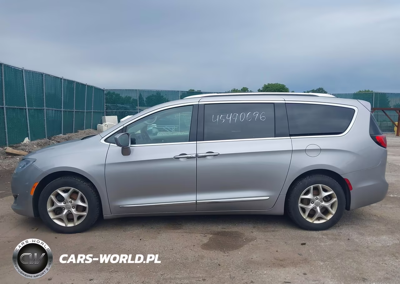 2017 Chrysler Pacifica Touring-L Plus VIN:2C4RC1EG1HR543630 - 14