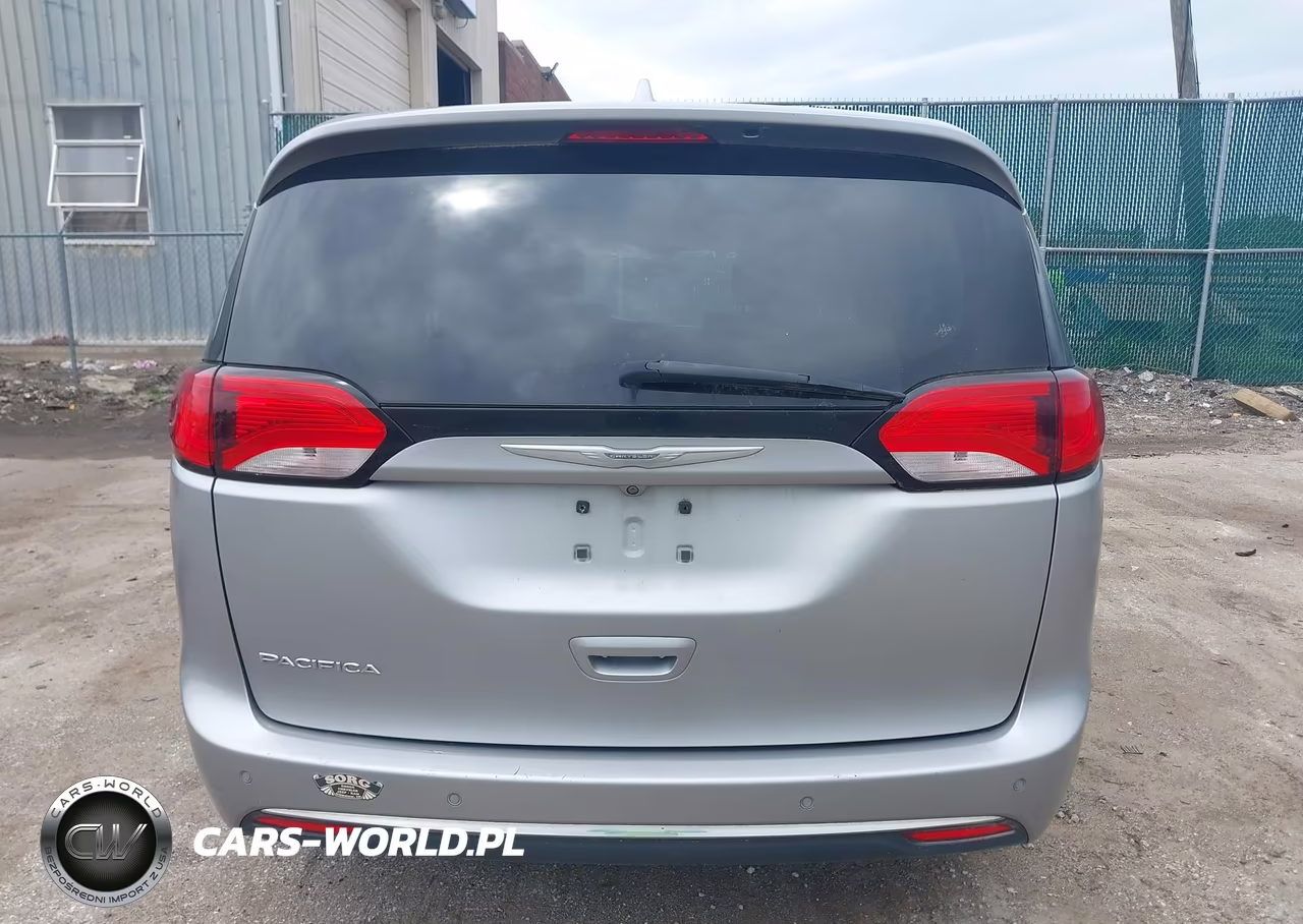 2017 Chrysler Pacifica Touring-L Plus VIN:2C4RC1EG1HR543630 - 16
