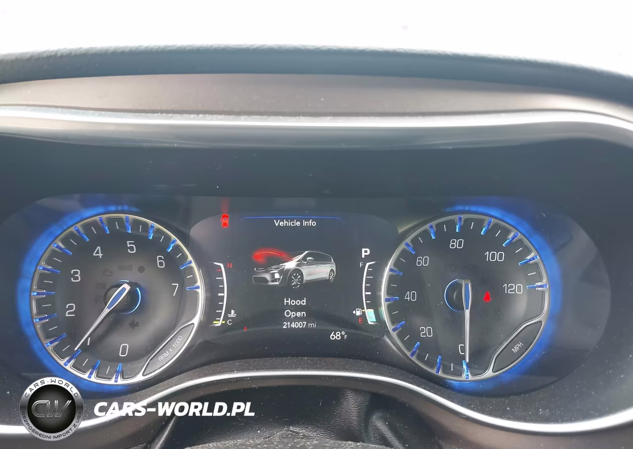 2017 Chrysler Pacifica Touring-L Plus VIN:2C4RC1EG1HR543630 - 7